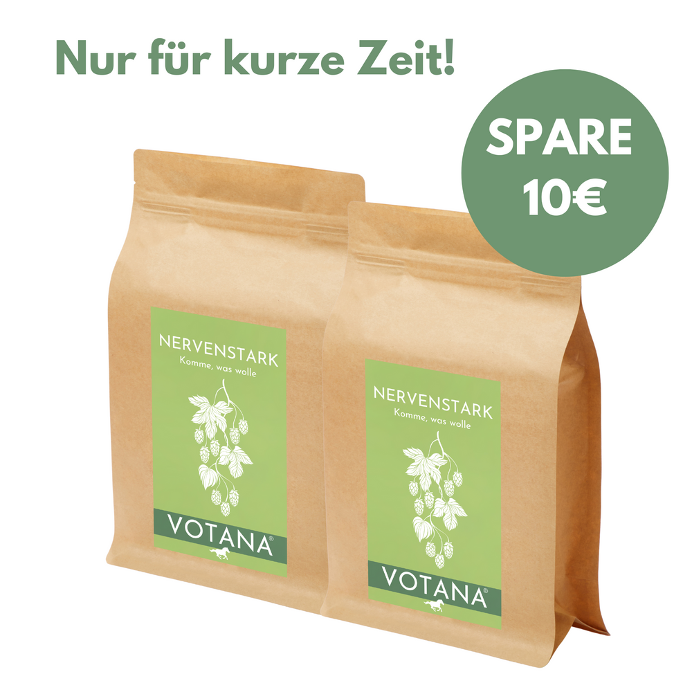 
                  
                    Zwei Packungen NERVENSTARK – optimale Kräutermischung für die Nerven deines Pferdes nebeneinander auf hellem Hintergrund, 10€ sparen
                  
                