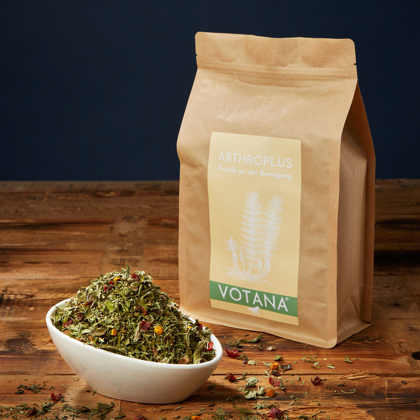 VOTANA ARTHRO-PLUS 500g Packung mit Schale voll Kräutermischung - 9 Kräuter mit Teufelskralle und Kurkuma zur Gelenkunterstützung beim Pferd
