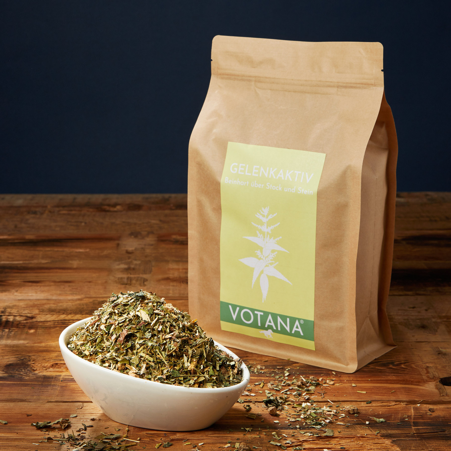 VOTANA GELENKAKTIV 500g Packung mit Kräutermischung in Schale - Bewegungskräuter für Pferde
